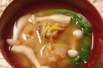 揚げ里芋と白しめじの味噌(みそ)汁の作り方レシピ